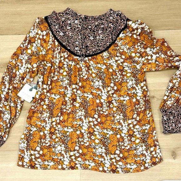 Hinge fall floral blouse - Picture 2 of 4